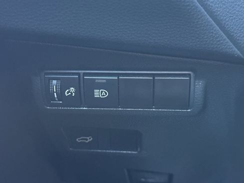 Used 2023 Toyota Corolla Cross XLE w/ Convenience Package image 32