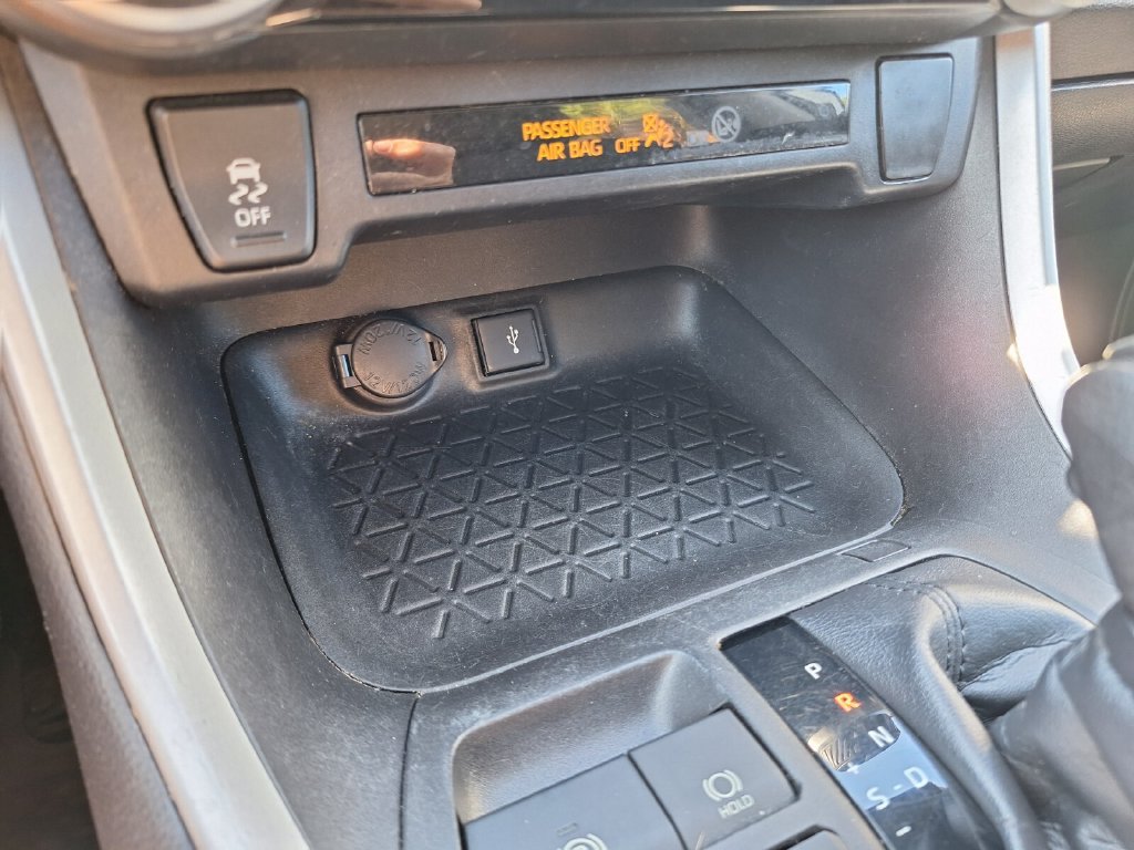 Used 2021 Toyota RAV4 LE FWD image 20