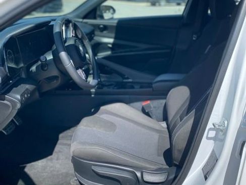 Used 2025 Hyundai Elantra SEL w/ Cargo Package image 15