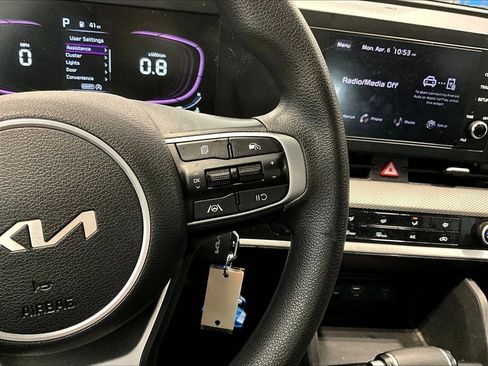 Used 2023 Kia Sportage LX image 19