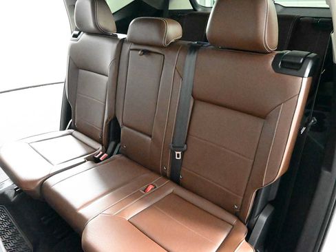 Certified 2022 Volkswagen Atlas SE w/ Black Wheel Package FWD image 12