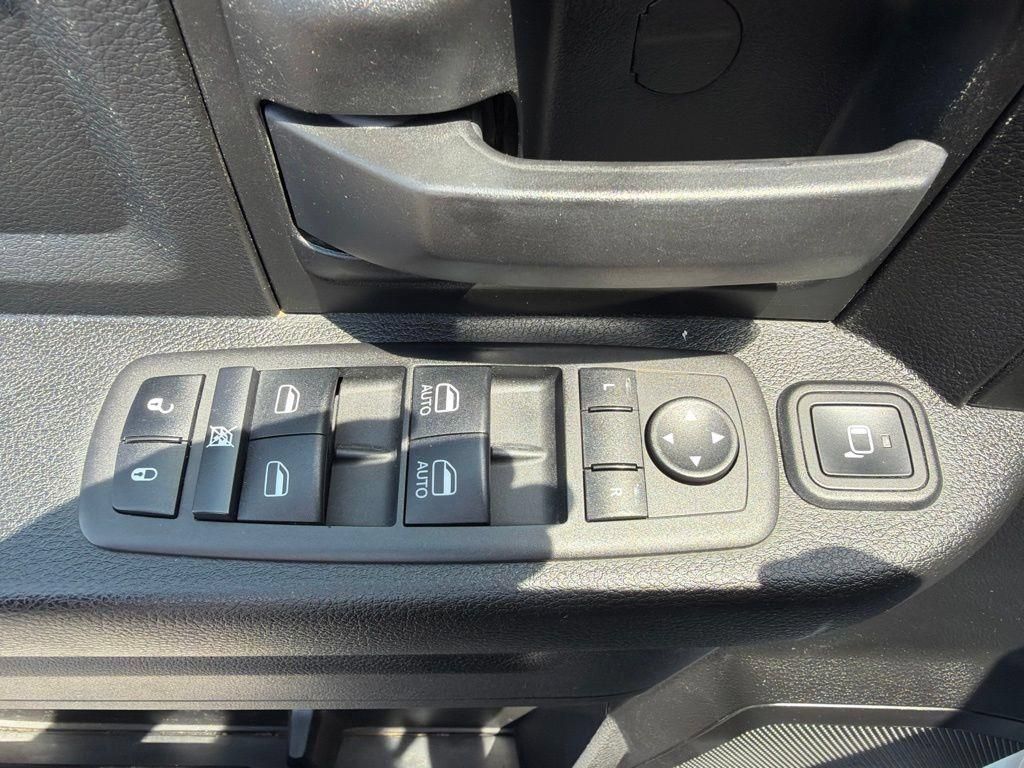Used 2024 RAM 3500 Tradesman w/ Chrome Appearance Group AWD/4WD image 29