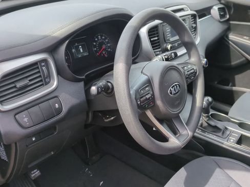 Used 2017 Kia Sorento FWD image 8