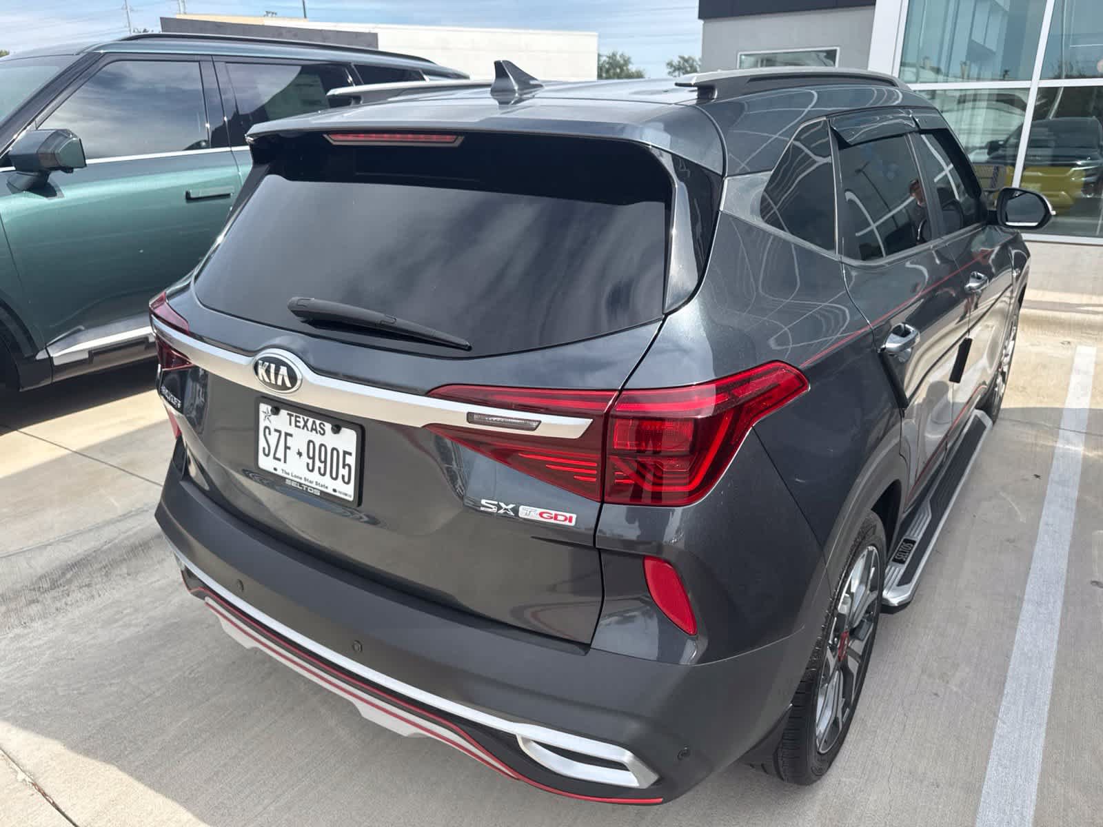 Certified 2021 Kia Seltos SX w/ SX Sunroof Package AWD/4WD image 6