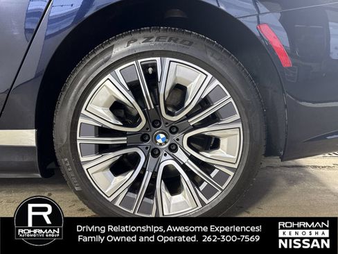 Used 2023 BMW i7 xDrive60 AWD/4WD image 4