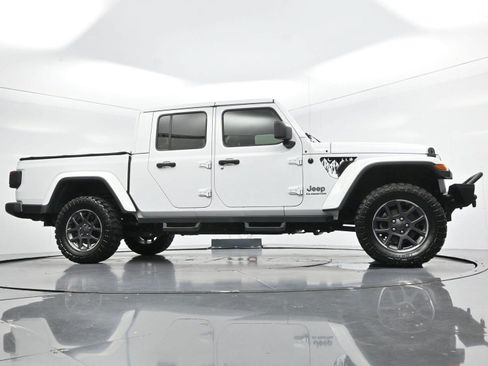 Used 2020 Jeep Gladiator Overland w/ Popular Equipment Package AWD/4WD image 40