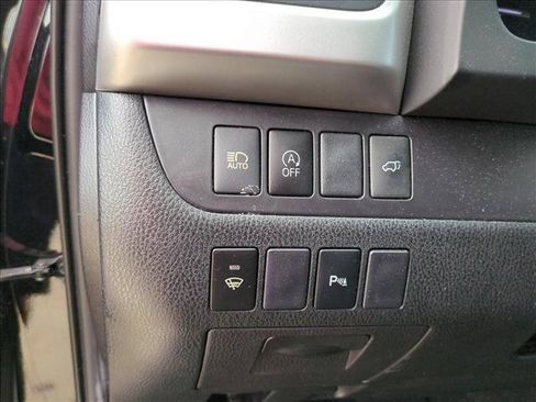 Used 2019 Toyota Highlander Limited FWD image 13