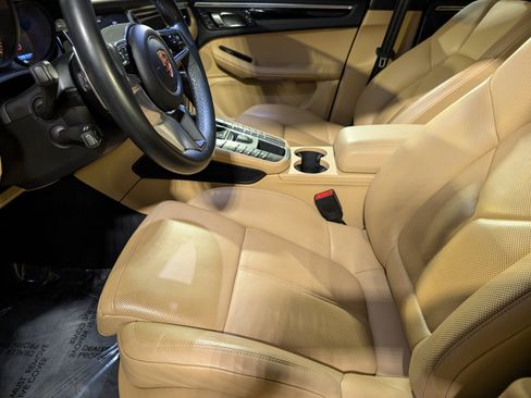 Certified 2018 Porsche Macan Sport Edition image 5