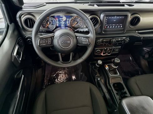 Used 2019 Jeep Wrangler Unlimited Sport S AWD/4WD image 3