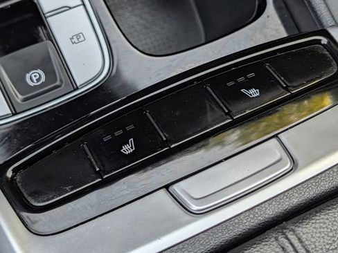 Used 2022 Hyundai Santa Cruz SEL Premium image 16