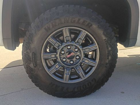 Used 2024 GMC Sierra 1500 AT4X AWD/4WD image 23