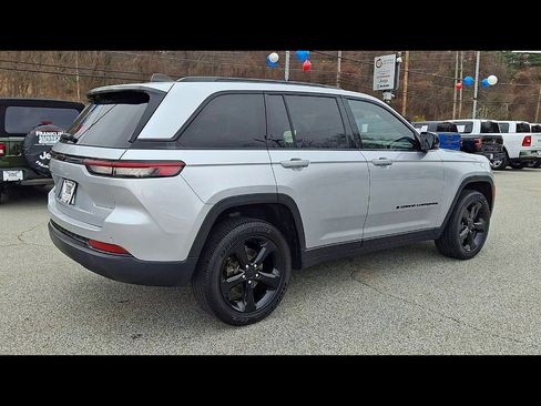 Used 2023 Jeep Grand Cherokee Altitude image 8