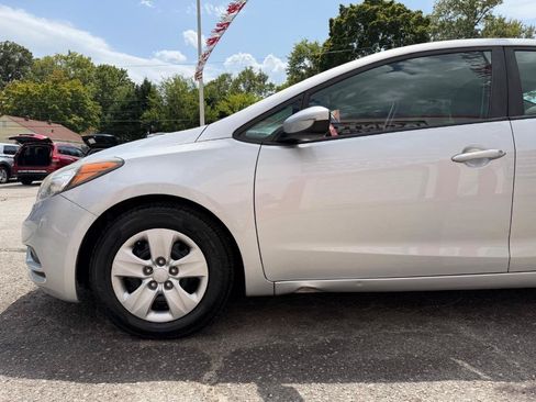 Used 2016 Kia Forte LX FWD image 12