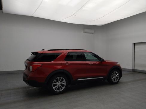 Used 2021 Ford Explorer XLT w/ Equipment Group 202A image 10