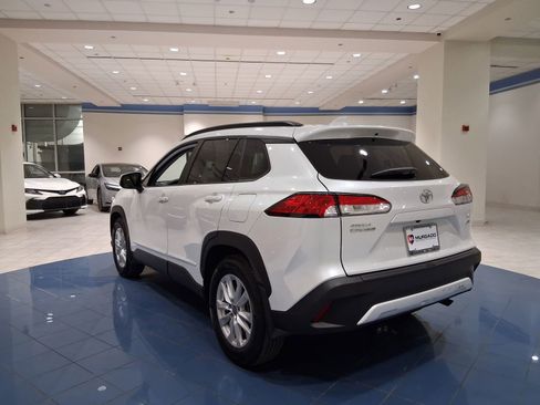 Used 2023 Toyota Corolla Cross LE image 5