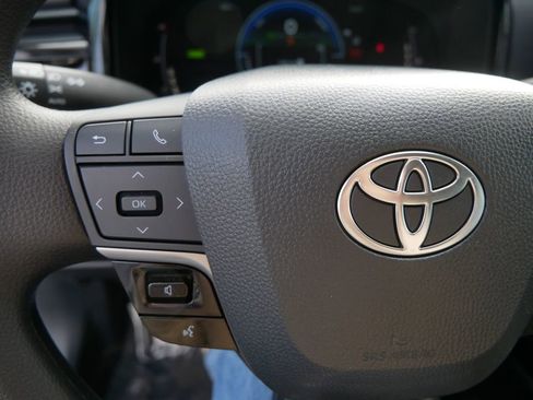 Used 2025 Toyota Camry LE image 26