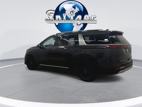 Used 2022 Kia Carnival SX Prestige image 3