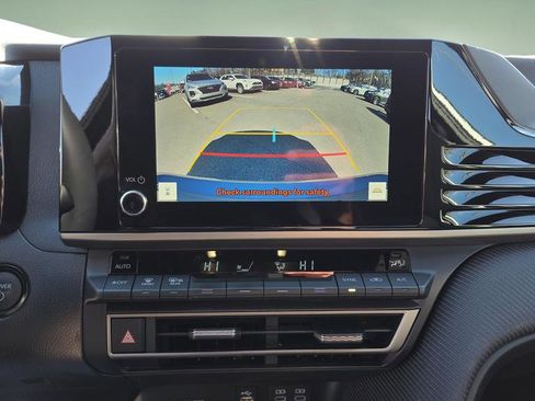 Used 2025 Toyota Camry SE image 27