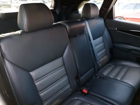 Used 2017 Kia Sorento SX image 17