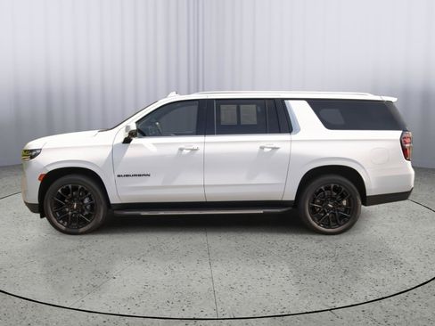 Used 2022 Chevrolet Suburban LT w/ LT Signature Plus Package AWD/4WD image 23