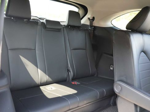Used 2022 Toyota Highlander XLE AWD/4WD image 34