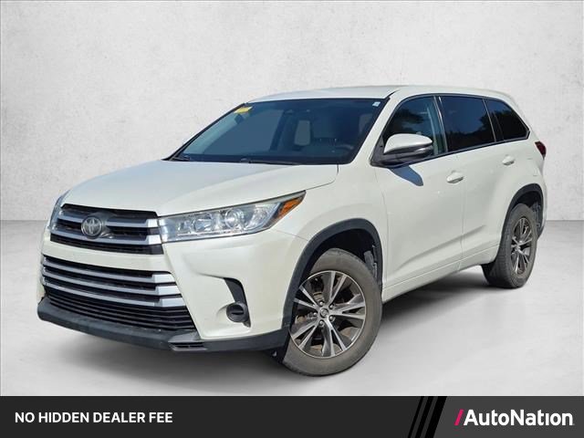 Used 2017 Toyota Highlander LE FWD image 1