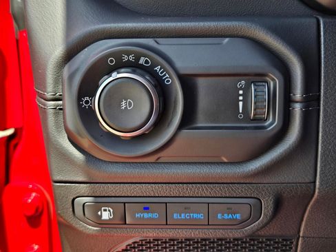 Used 2024 Jeep Wrangler Unlimited Sahara w/ Safety Group AWD/4WD image 14