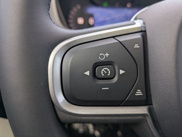 Certified 2022 Volvo XC60 B5 Momentum FWD image 18