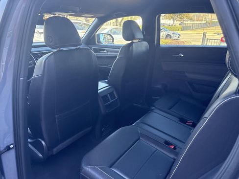 Used 2022 Volkswagen Atlas Cross Sport SE image 19