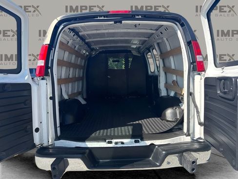 Used 2022 GMC Savana 2500 w/ Driver Convenience Package RWD image 19