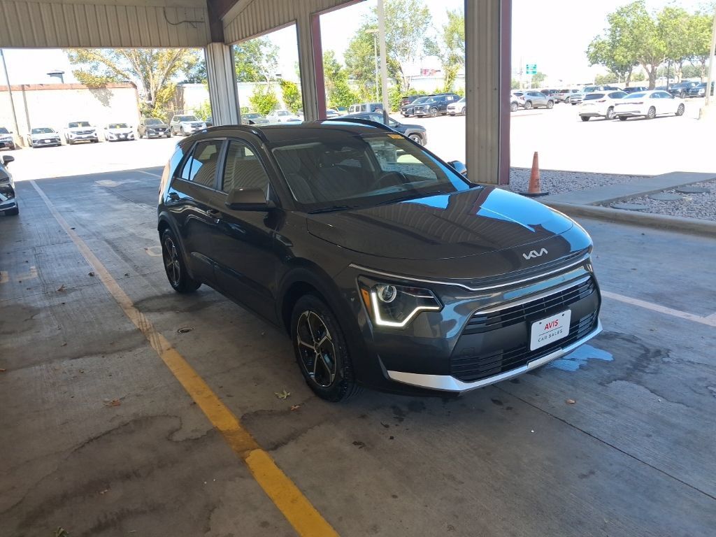 Used 2025 Kia Niro LX FWD image 6