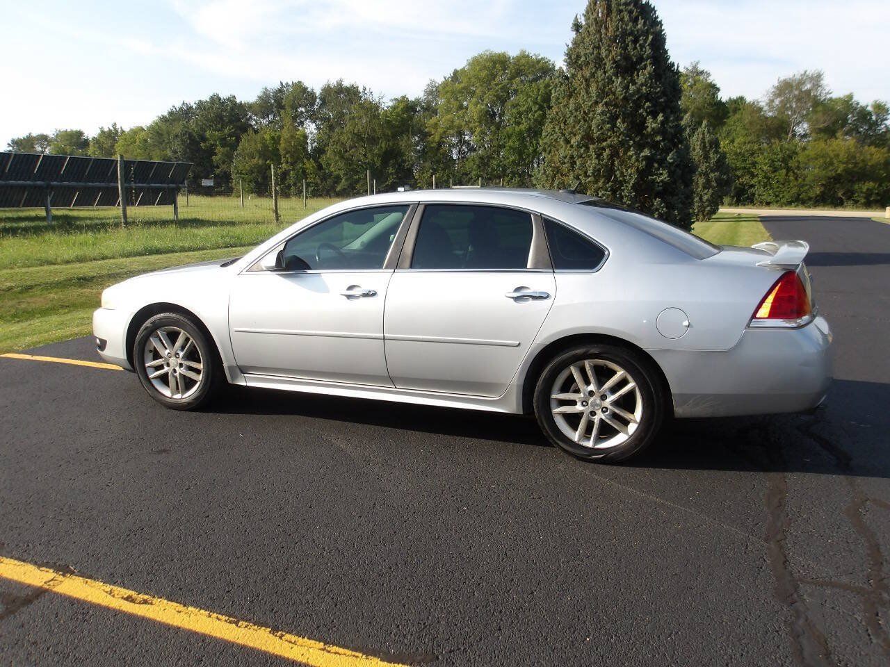 Used 2013 Chevrolet Impala LTZ FWD image 11