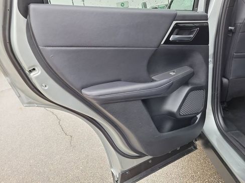 Used 2024 Mitsubishi Outlander SE image 12