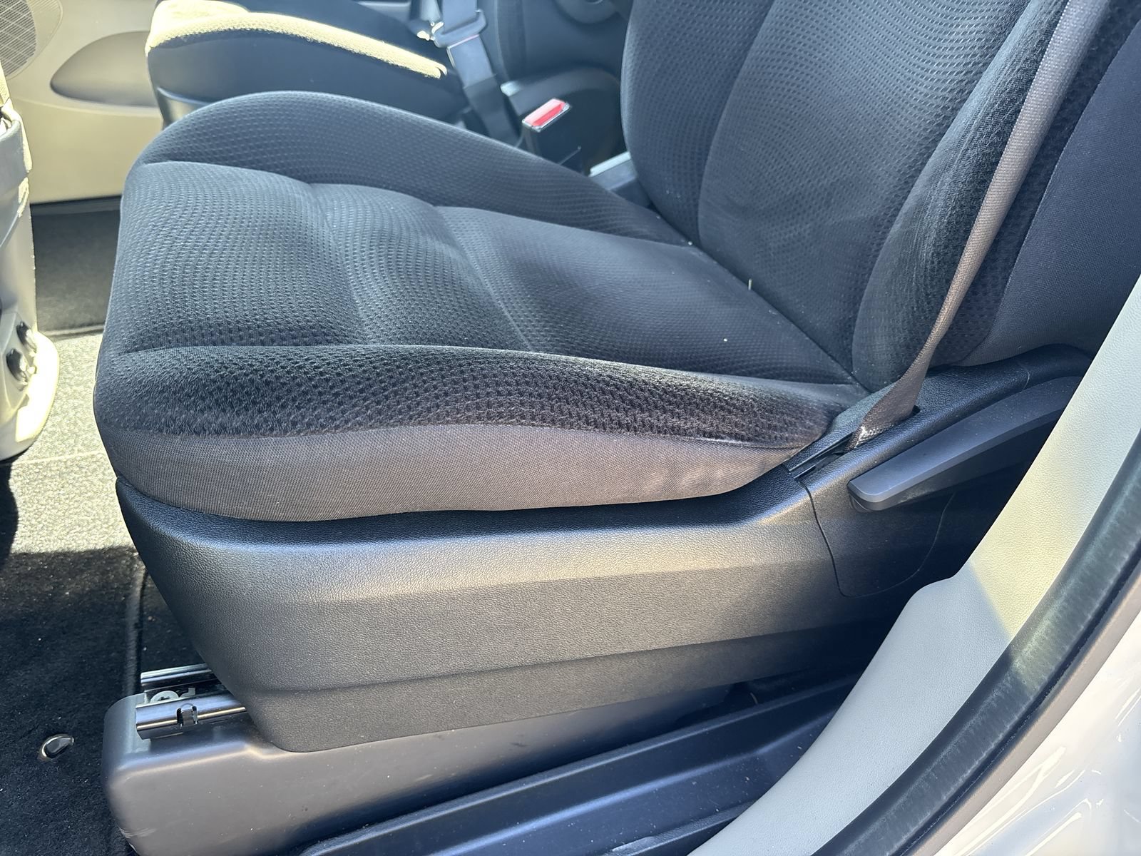 Used 2019 Dodge Grand Caravan SE w/ UConnect Hands-Free Group FWD image 15