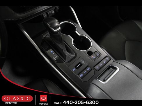 Used 2020 Toyota Highlander XLE image 14