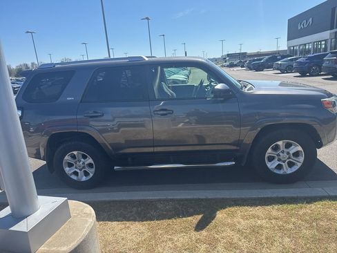 Used 2017 Toyota 4Runner SR5 image 2