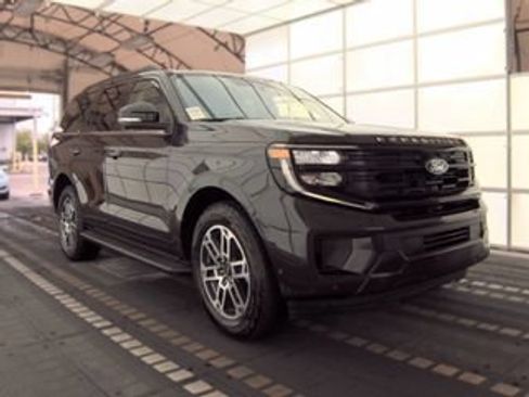 Used 2025 Ford Expedition Active AWD/4WD image 5