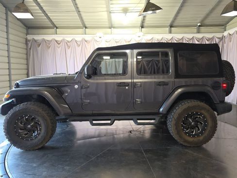 Used 2019 Jeep Wrangler Unlimited Sahara AWD/4WD image 6