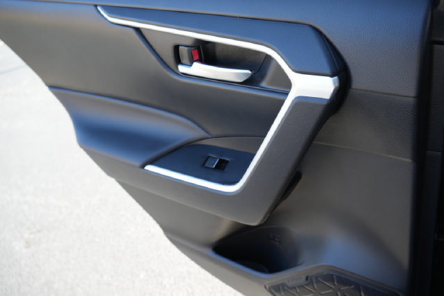 Used 2025 Toyota RAV4 XLE FWD image 19