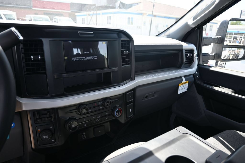 New 2026 Ford F550 4x4 Supercab Super Duty image 17