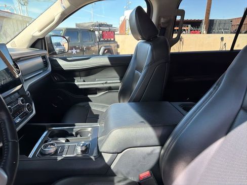 Used 2024 Ford Expedition Max XLT image 28