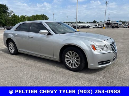 Used 2012 Chrysler 300 RWD image 1