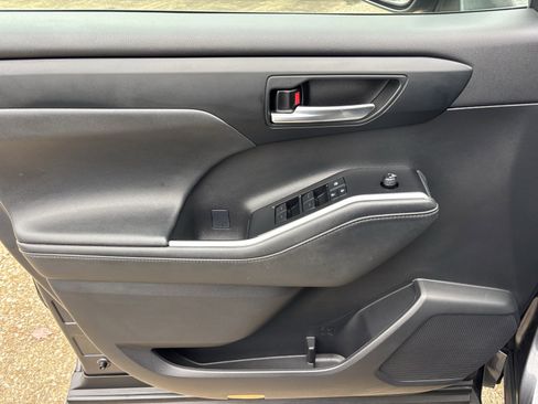 Used 2021 Toyota Highlander XSE image 17