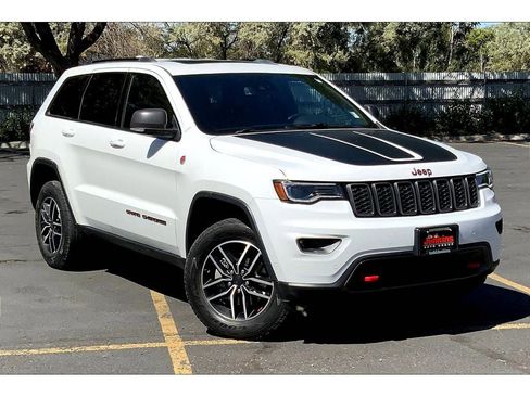 Used 2020 Jeep Grand Cherokee Trailhawk w/ Premium Lighting Group image 2