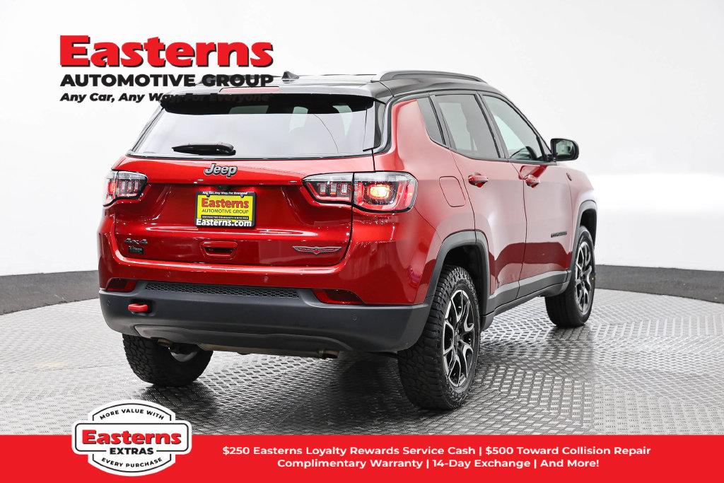 Used 2025 Jeep Compass Trailhawk AWD/4WD image 6