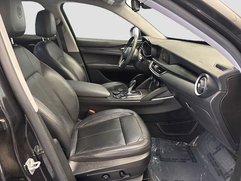Used 2018 Alfa Romeo Stelvio AWD image 17