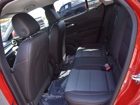 New 2026 Chevrolet Trax LT w/ LT Convenience Package FWD image 18