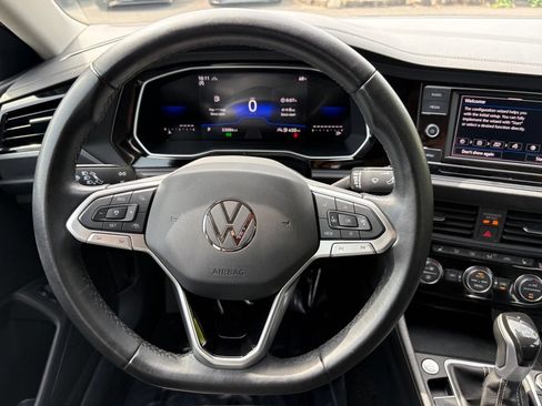 Used 2024 Volkswagen Jetta SE FWD image 19