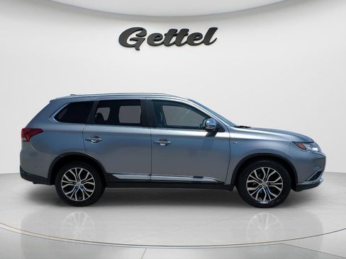 Used 2017 Mitsubishi Outlander GT AWD/4WD image 4