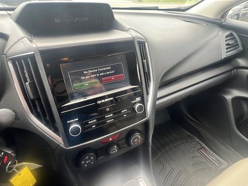 Used 2017 Subaru Impreza 2.0i Premium image 18